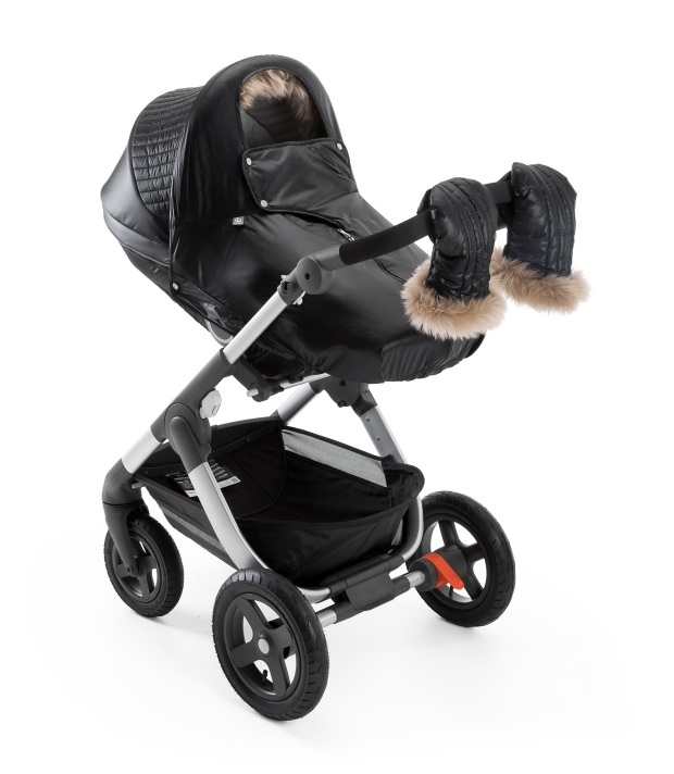 Stokke® Trailz™ and Stokke® Stroller Seat with Winter Kit Onyx Black.